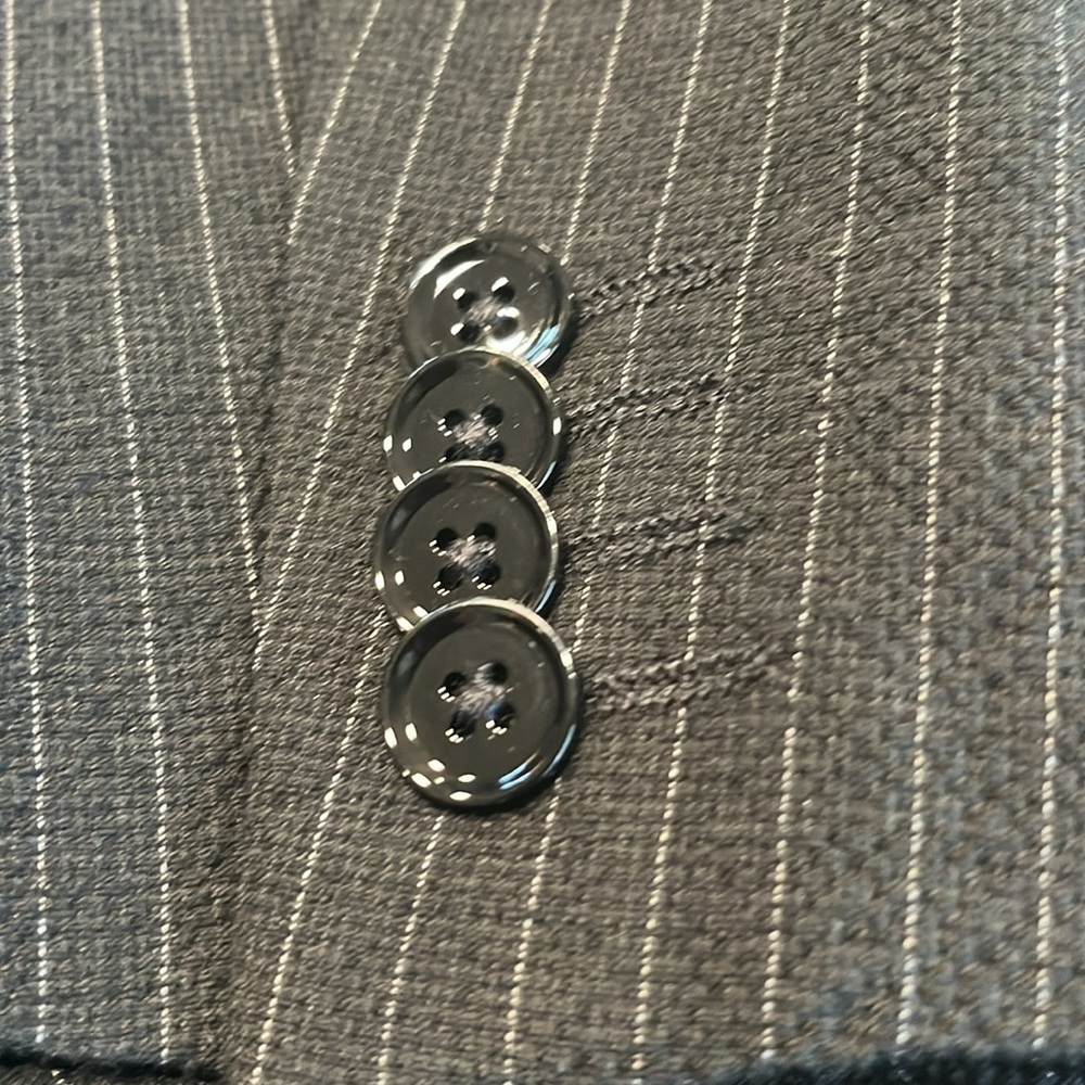 Gorgeous blazer, never worn. Subtle grey/white pinstripes. Slim fit. - Picture 5 of 6
